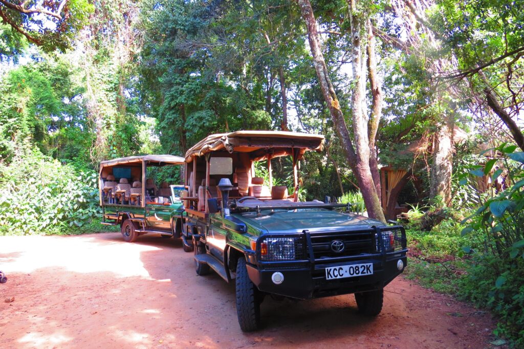 Tour Vans for game drives at Kichwa tembo Tented Camp